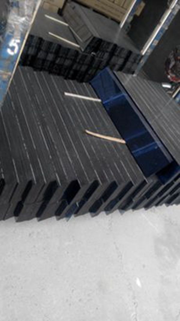 寶石藍(lán)玻璃